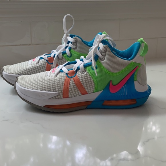 Nike LeBron Basketball Sneakers - Picture 3 of 14